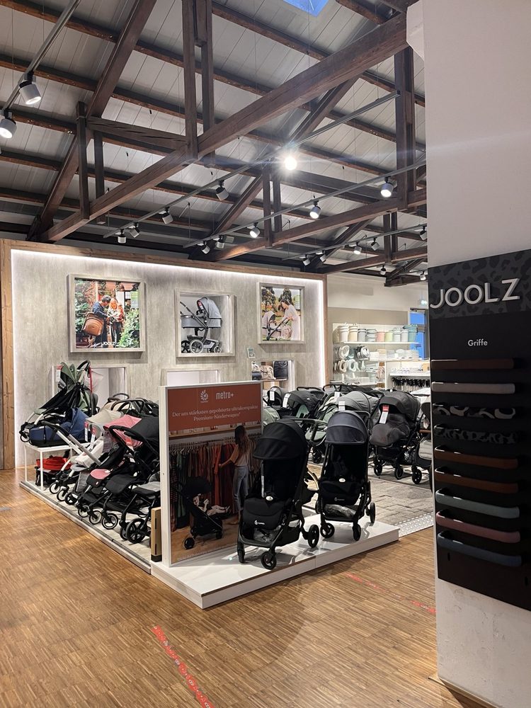 Shop-in-Shop-Fläche mit Ergobaby-Metro-Kinderwagen im Fachhandel
